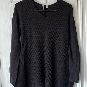 Beatrix OST black ribbed v neck sweater size small
